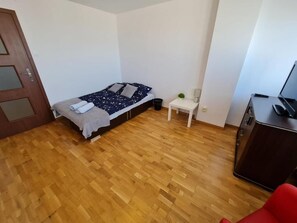 Quarto clássico, 1 cama de casal, vista para a cidade | Escrivaninha, espaço de trabalho para notebook