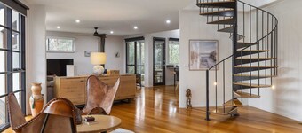 Stylish 3-bedroom and Outdoor Grill and Pizza Oven