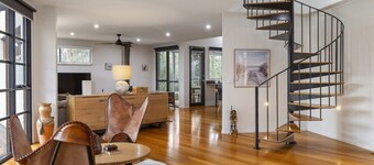 Stylish 3-bedroom and Outdoor Grill and Pizza Oven