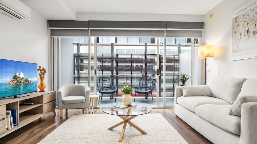 \"mila\" Trendy Prahran 1-bed Apartment With Balcony