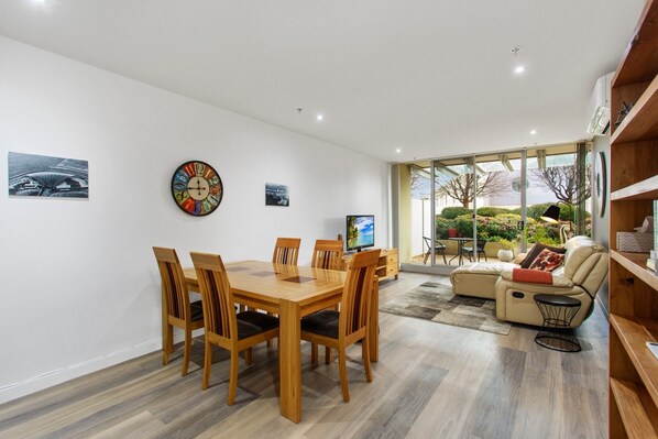 Apartment | Dining - Madecomfy Spacious Canberra Living With Courtyard (Canberra)