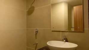 Suite junior, vista a la ciudad | Baño