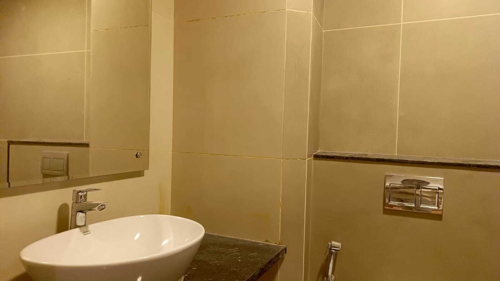 Deluxe Double or Twin Room, City View | Bathroom | Hair dryer, towels, soap, shampoo