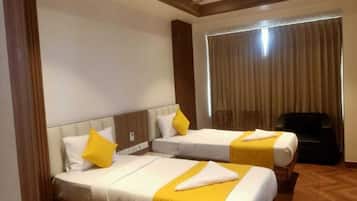 Deluxe Double or Twin Room, City View | In-room safe, desk, laptop workspace, blackout drapes