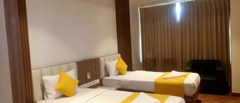 Deluxe Double or Twin Room, City View | In-room safe, desk, laptop workspace, blackout drapes