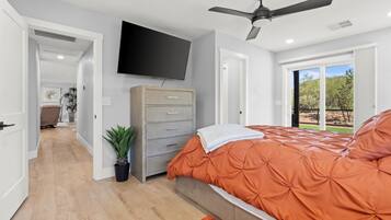 3 bedrooms, iron/ironing board, travel crib, free WiFi