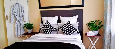 Dobbeltrom – standard, 1 dobbeltseng, ikke-røyk, rengjøring | Individuelt dekorert, individuelt innredet og strykejern/-brett