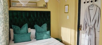 Budget Stays At Olivia Pines Guesthouse