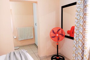 Doppia Standard, 1 letto queen, non fumatori, servizio di pulizie disponibile | Con stile personalizzato, con arredamento individuale