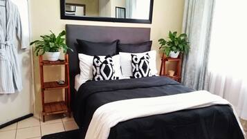 ์คํ ๋ค๋ ๋๋ธ๋ฃธ, ๋๋ธ์นจ๋ 1๊ฐ, ๊ธ์ฐ, ํ์ฐ์คํคํ | ๊ฐ๊ฐ ๋ค๋ฅธ ์คํ์ผ์ ์ธํ
๋ฆฌ์ด, ๊ฐ๊ฐ ๋ค๋ฅด๊ฒ ๊ฐ๊ตฌ ๋น์น, ๋ฌด๋ฃ WiFi, ์นจ๋ ์ํธ