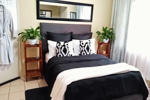 غرفة مزدوجة عادية - سرير مزدوج - لغير المدخنين - خدمة تنظيف الغرف | بديكورات فريدة لكل غرفة وطراز فريد لكل وحدة وواي فاي مجانًا