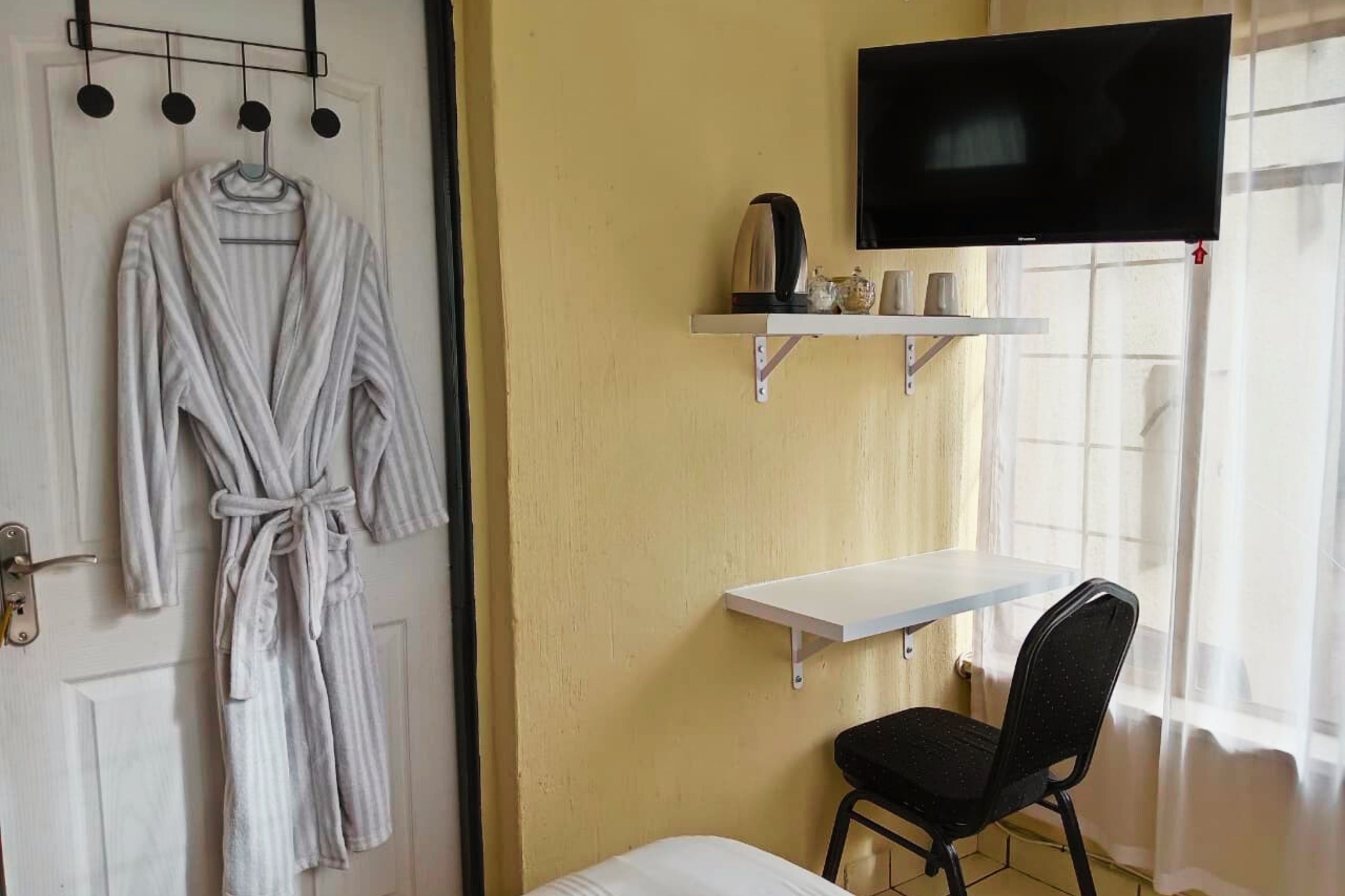 Basic Double Room, Non Smoking, Housekeeping | Individually decorated, individually furnished, iron/ironing board