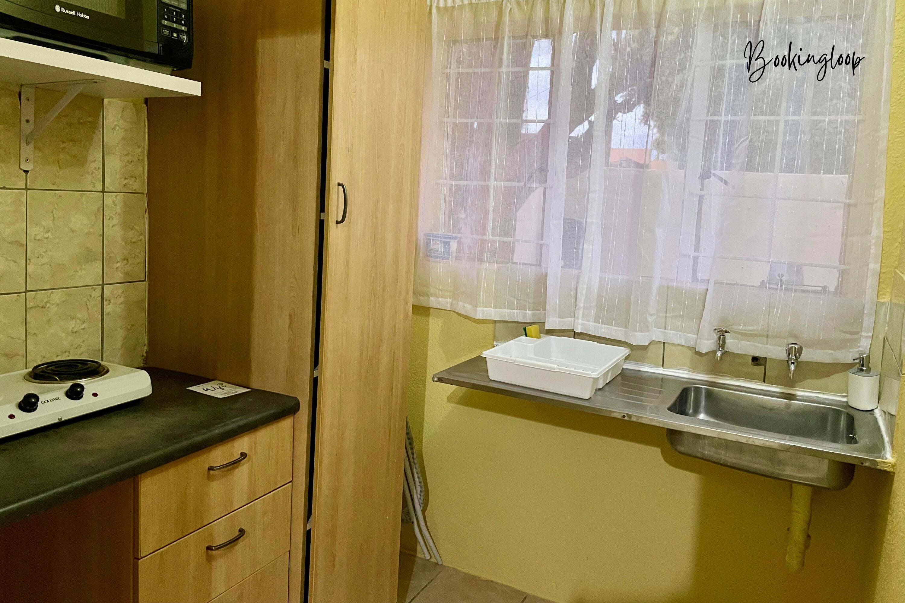 Comfort Studio | Private kitchen | Mini-fridge, microwave