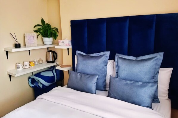 غرفة اقتصادية مزدوجة - لغير المدخنين - خدمة تنظيف الغرف | بديكورات فريدة لكل غرفة وطراز فريد لكل وحدة وواي فاي مجانًا