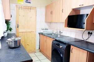 Refrigerador, microondas, tetera/pava eléctrica