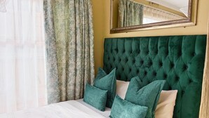Kamar Double Basic, Bebas Asap Rokok, Pembersihan Kamar | Setrika/meja setrika, Wi-Fi gratis, dan didekorasi berbeda-beda