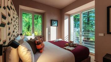 8 bedrooms, iron/ironing board, travel crib
