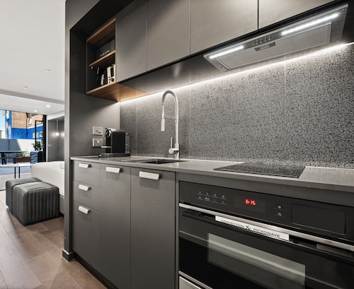 Braddon Studio: Parking & BBQ