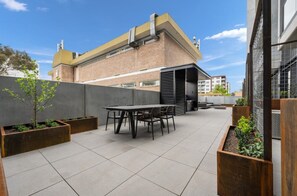 Apartment | Outdoor dining