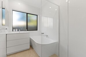 Apartment | Bathroom