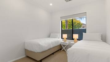 Apartment | 3 bedrooms, laptop workspace, iron/ironing board, bed sheets