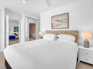 3 عدّة غرف نوم ومكواة/لوح كي وملاءات أسرّة