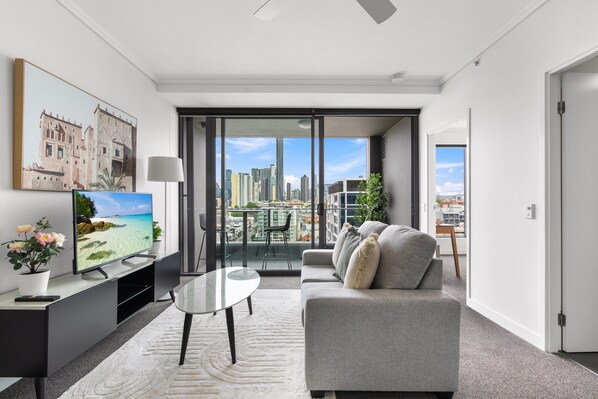Living area - Chic 1 Bed Inner-city Retreat With Pool and Views (Brisbane)