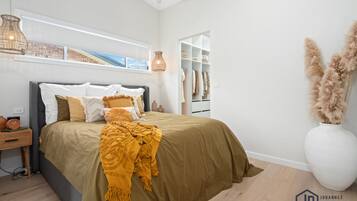 Apartment | 3 bedrooms, laptop workspace, iron/ironing board, bed sheets