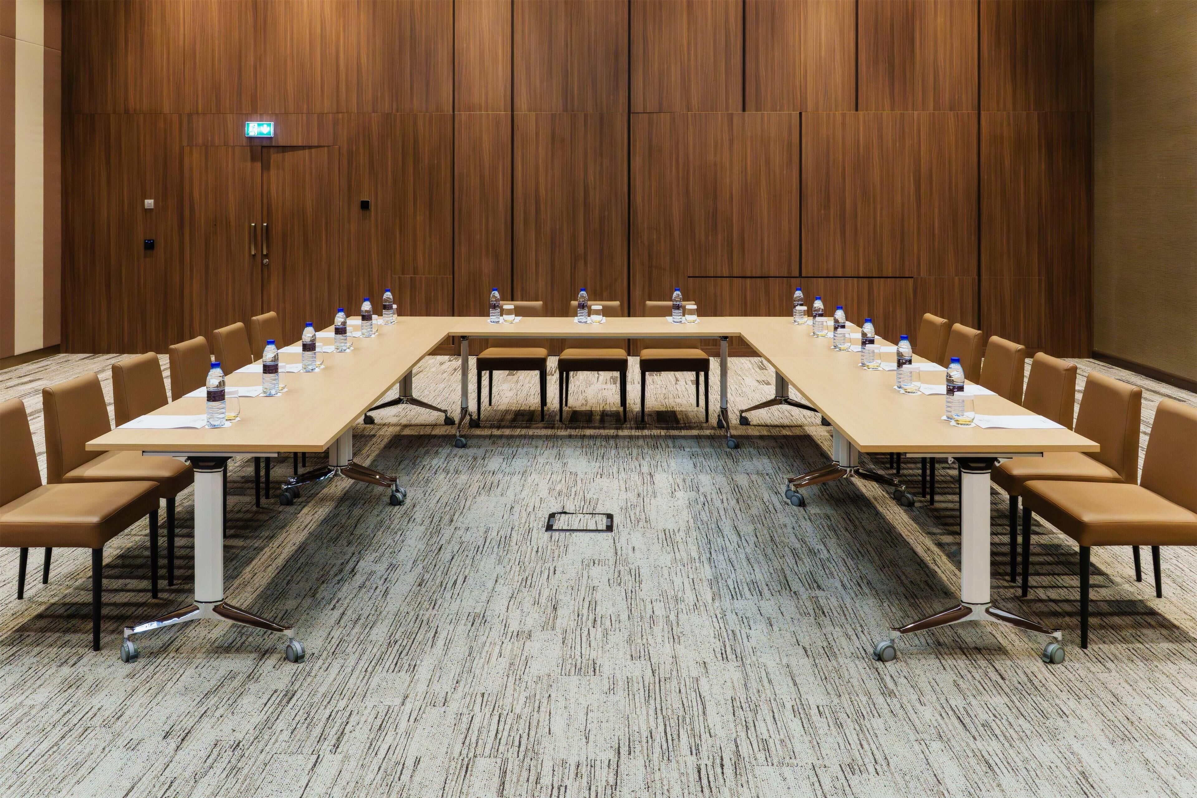 Televisi 32-inci dengan saluran TV kabel dan kantor