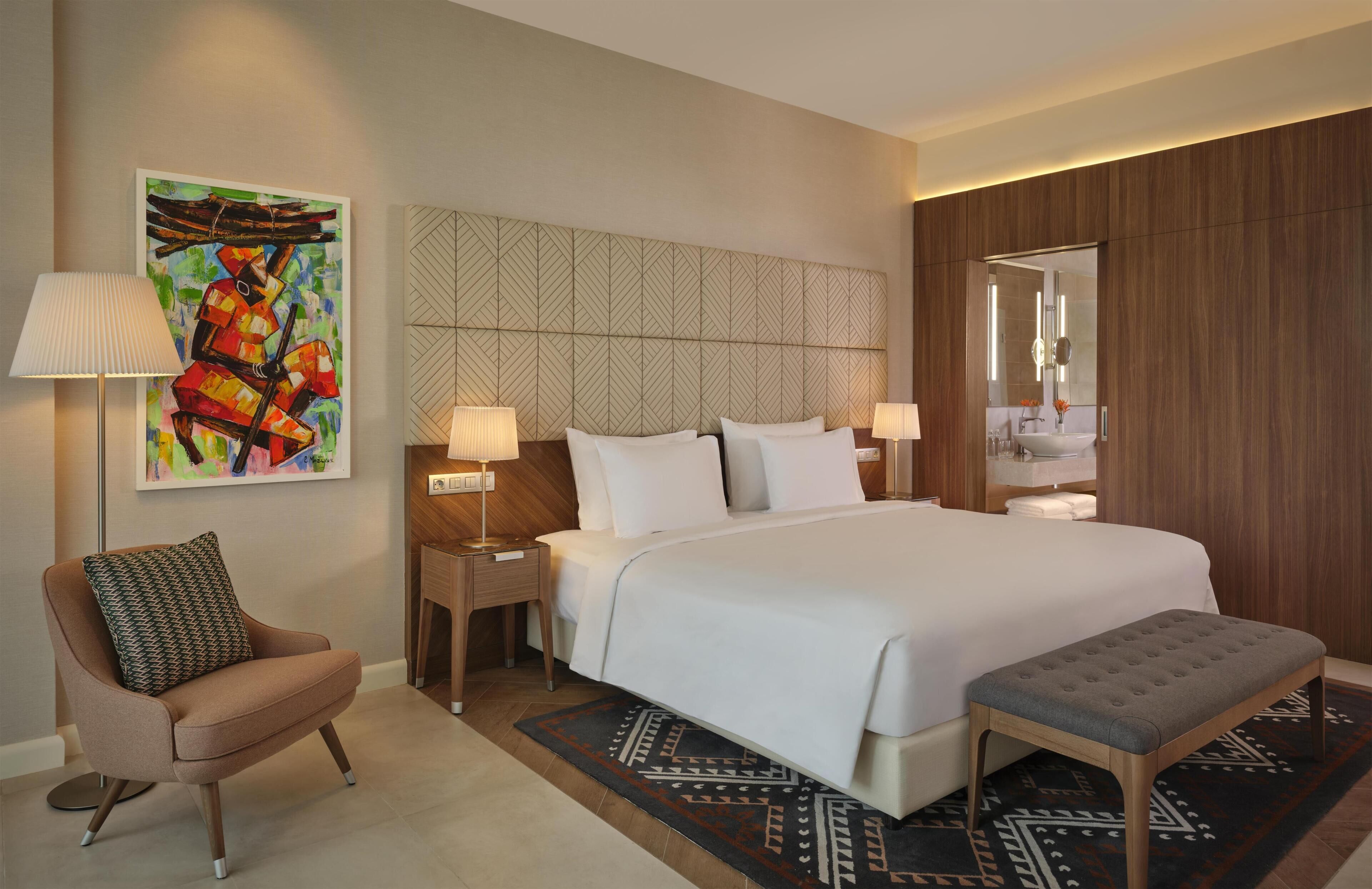 Habitación Deluxe, 1 cama de matrimonio grande, balcón, vistas al río | Ropa de cama de alta calidad y colchones viscoelásticos