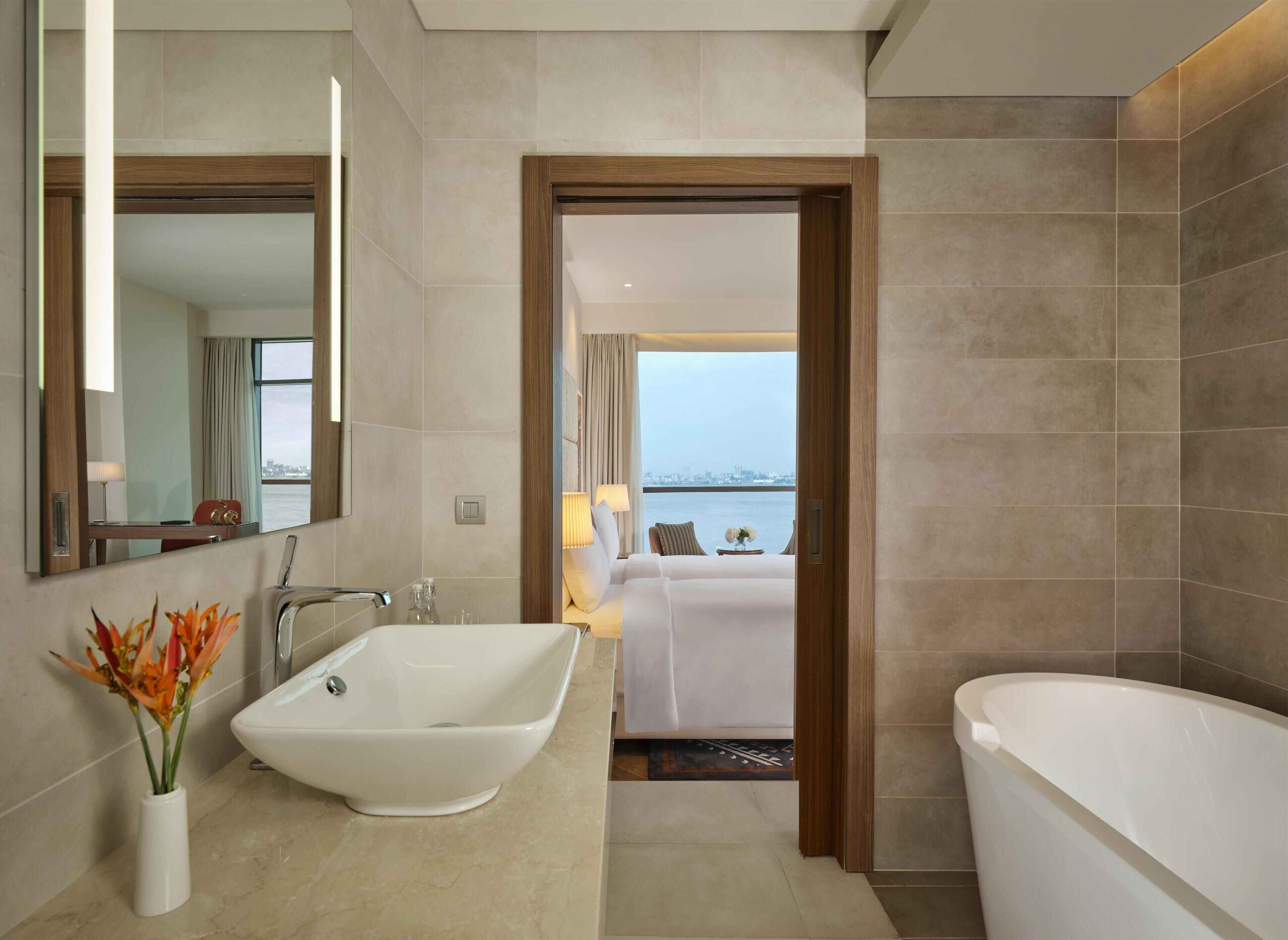Habitación Deluxe, 2 camas individuales, vista al río | Ropa de cama de alta calidad y camas con efecto memoria 