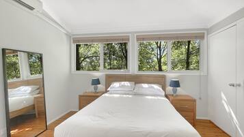 Departamento | 3 habitaciones, tabla de planchar con plancha y ropa de cama