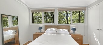 Riverside 3-bed Townhouse With Spacious Deck & BBQ