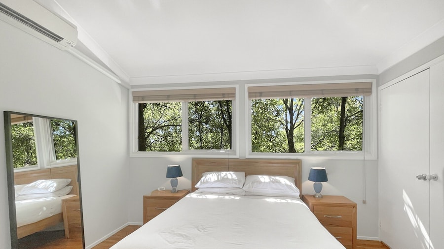 Riverside 3-bed Townhouse With Spacious Deck & BBQ