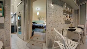 1 多间卧室、熨斗/熨衣板、WiFi、床单