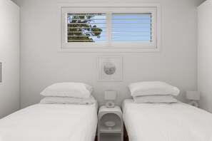 Apartment | 2 bedrooms, iron/ironing board, bed sheets - Relaxing 2-bed Home Close to Beaches and Parks (Sydney)