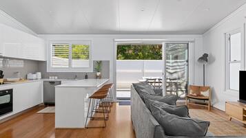 Apartment | Private kitchen | Cookware/dishes/utensils