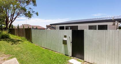 Relaxing 2-bed Home Close to Beaches and Parks