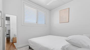 Apartment | 2 bedrooms, iron/ironing board, bed sheets