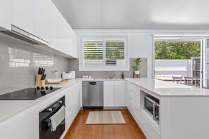 Apartemen | Dapur pribadi | Peralatan masak/sendok-piring