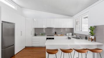 Căn hộ | Bếp riêng | Dụng cụ nấu nướng/bát dĩa/dao nĩa