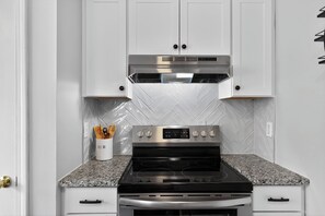 Micro-ondes, four, plaque de cuisson, lave-vaisselle