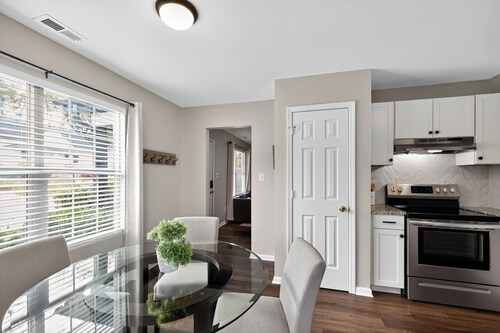 Cozy 3-bedroom house with AC in heart of Raleigh!