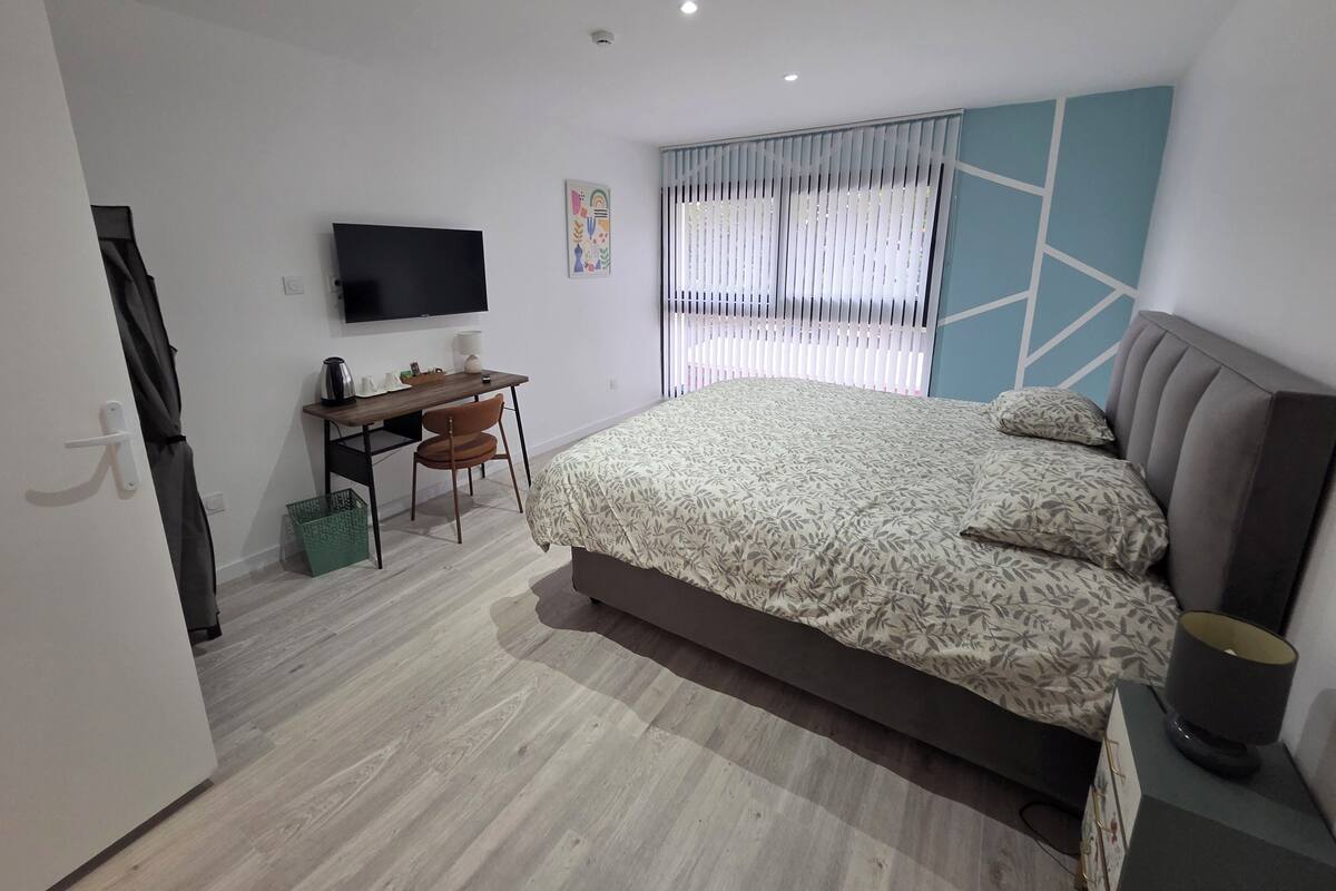 Comfort Double Room | Laptop workspace, free WiFi