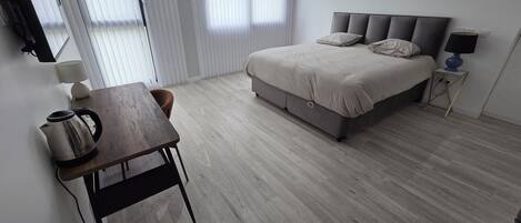 Habitación Confort | Espacio para trabajar con un portátil y wifi gratis