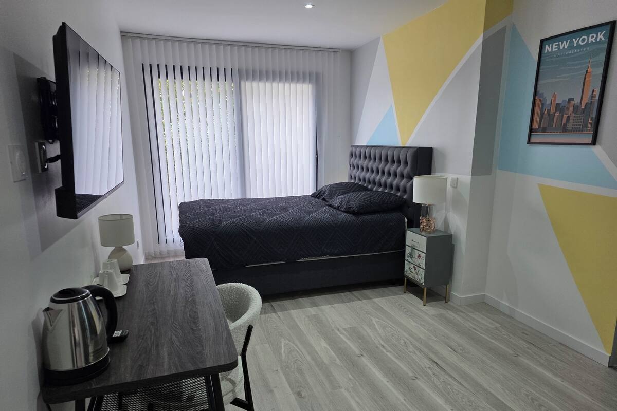 Comfort Double Room | Laptop workspace, free WiFi