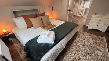 3 bedrooms, desk, iron/ironing board, free WiFi