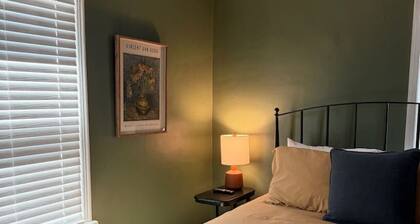 3bd/1.5bth-NEW Cottage Retreat-2 mi from casino