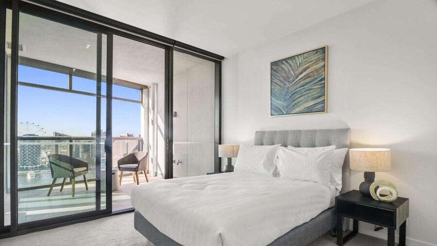 Stunning 2-bed Apartment With Water Views