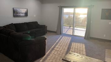 Televisie en een open haard